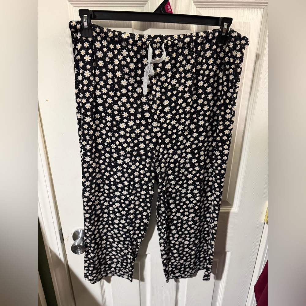 ❣️❄️Chic Floral Black and White Pajama Pants